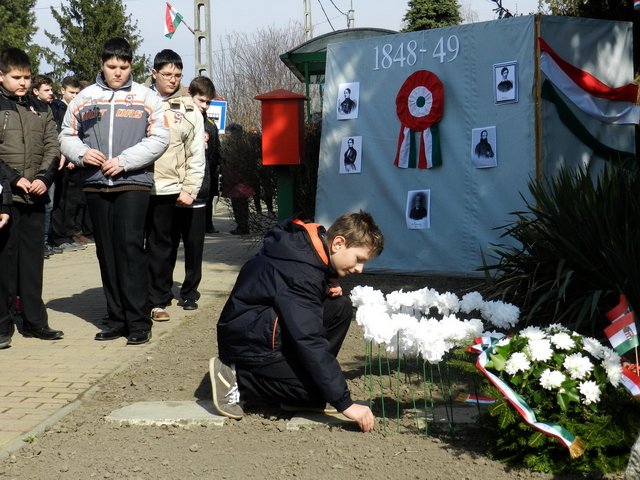 2017. március 15. 19